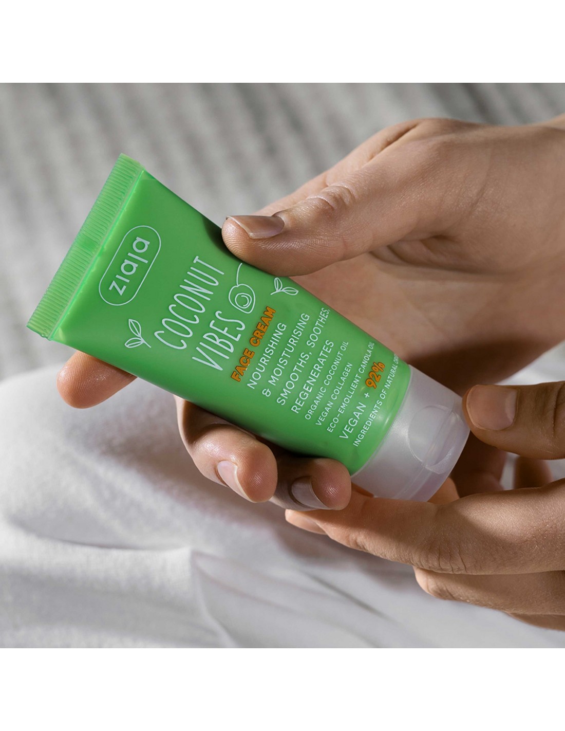 COCONUT & ORANGE VIBES Crema facial nutritiva con notas de Coco - Imagen 2